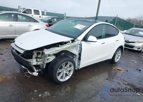 2022 Tesla Model Y Long Range Dual Motor All-Wheel Drive z USA, uszkodzony, nr VIN 7SAYGDEE2NF367505